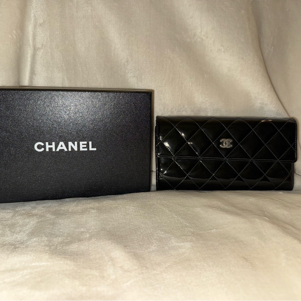 CHANEL Black Patent Quilted Wallet